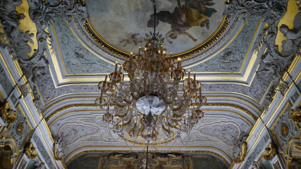 Guide d’installation d’une moulure de plafond : Conseils d’expert pour sublimer votre espace Guide d’installation d’une moulure de plafond : Conseils d’expert pour sublimer votre espace